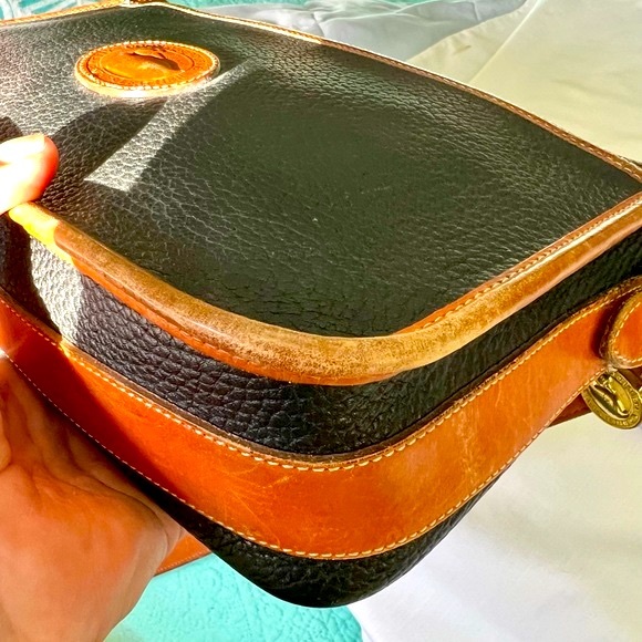 Vintage Dooney & Bourke Black All Weather Leather Saddle Bag Tan Trim - Picture 12 of 16